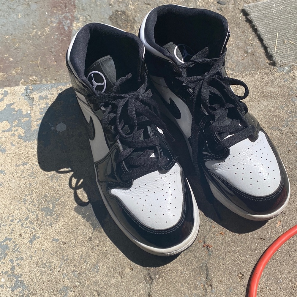 Jordan 1s black & white 7Y